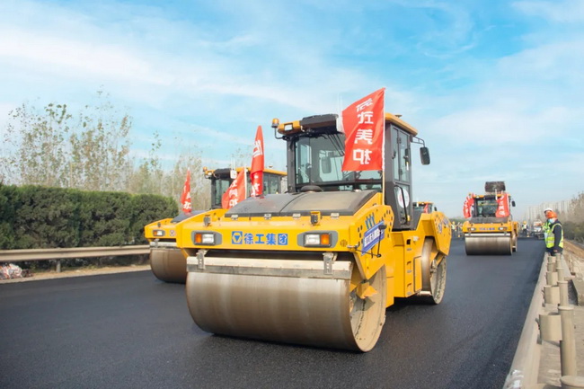 FH官网无人驾驶压路机淮徐高速公路智慧养护