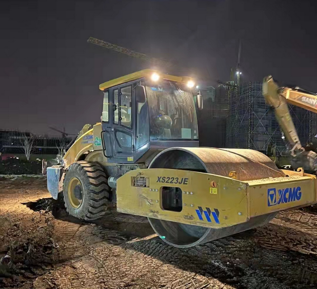 FH官网压路机XS203J援建江苏省无锡市方舱医院建设