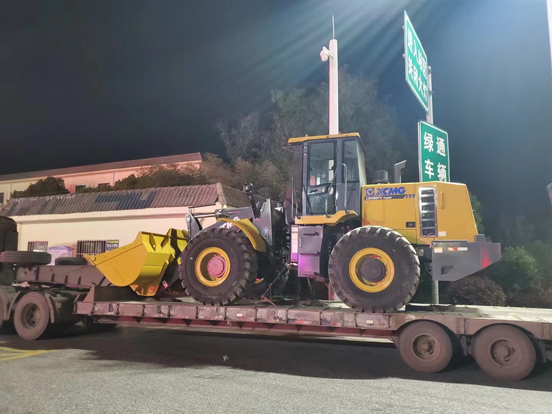 FH官网LW500FV Super装载机交付唐河客户使用