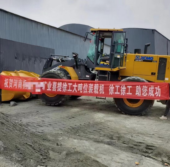 河南某矿山大客户喜提FH官网大吨位LW700FV装载机