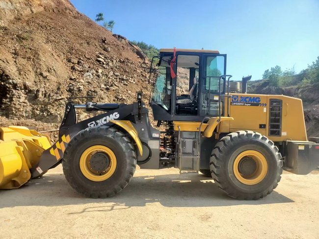 FH官网LW500HV Super装载机交付河南某地的某砂石料企业