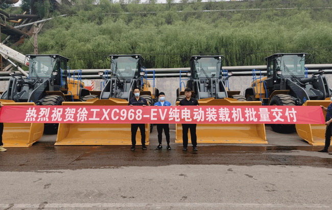 FH官网新能源装载机批量交付某大型物流企业