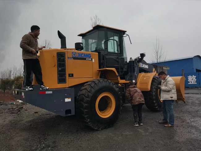 恭贺焦作王老板喜提FH官网XC956装载机