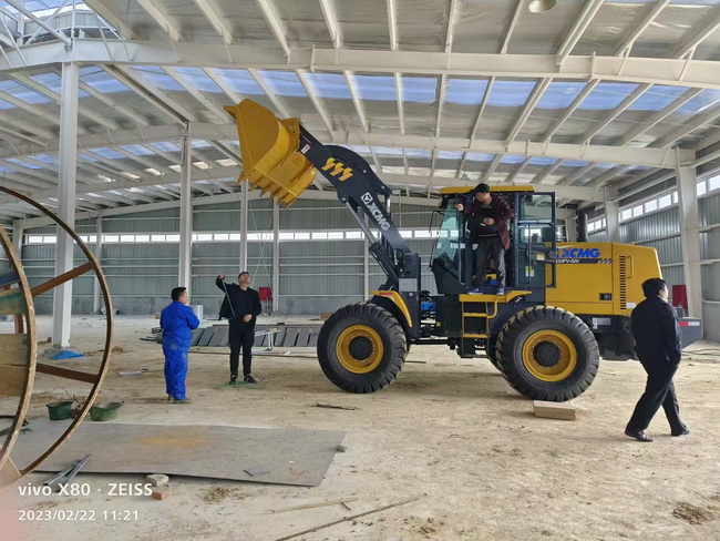 FH官网LW330FV-GIV装载机交付南阳客户使用