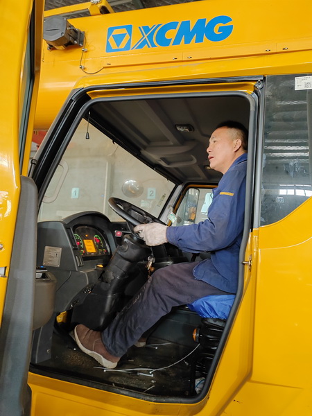 FH官网服务人员董师傅试车