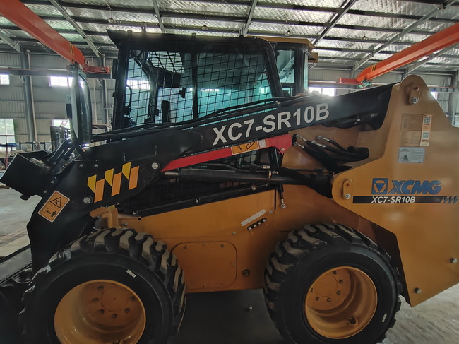 FH官网XC7-SR10B滑移装载机