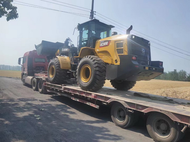 FH官网XC958装载机再次交付河南商丘某建材企业